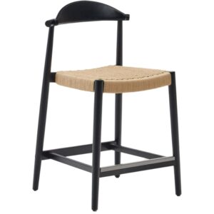 Černá dřevěná barová židle Kave Home Nina 62 cm s výpletem