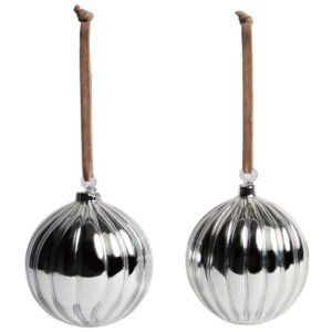 Kave Home Set dvou stříbrných skleněných vánočních ozdob Oranel 10 cm