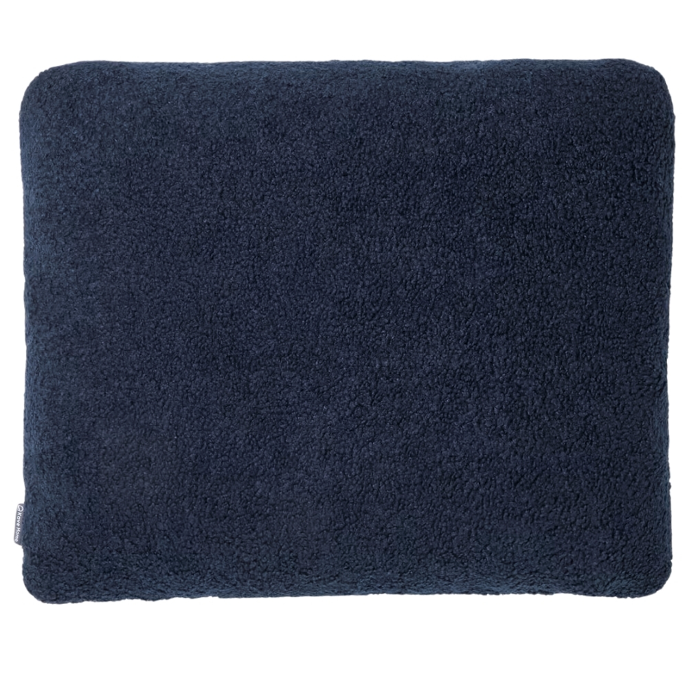 Kave Home Tmavě modrý bouclé polštář Martina 36 x 47 cm