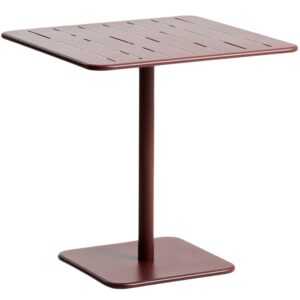 Kave Home Červený kovový zahradní stůl Brai 70 x 70 cm